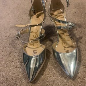 Metallic silver heels !